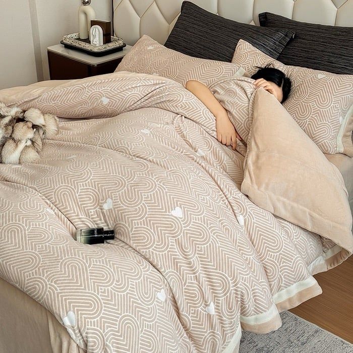 Milk Velvet Lovewe 220gram | 4Pcs Cover Premium Bedding Set | ID LOWE4PCSVMILK220GR12COLORM6