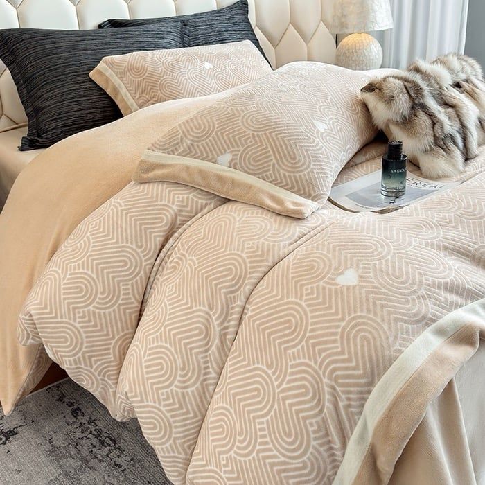 Milk Velvet Lovewe 220gram | 4Pcs Cover Premium Bedding Set | ID LOWE4PCSVMILK220GR12COLORM6