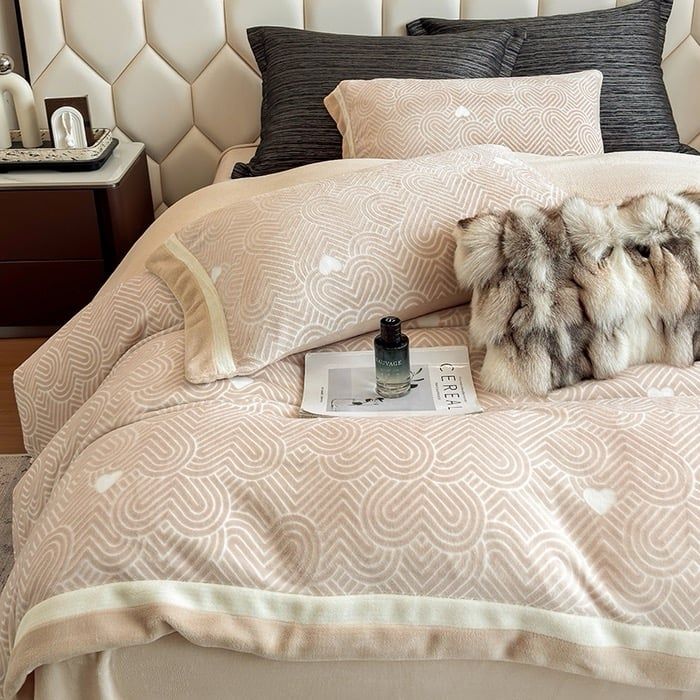 Milk Velvet Lovewe 220gram | 4Pcs Cover Premium Bedding Set | ID LOWE4PCSVMILK220GR12COLORM6