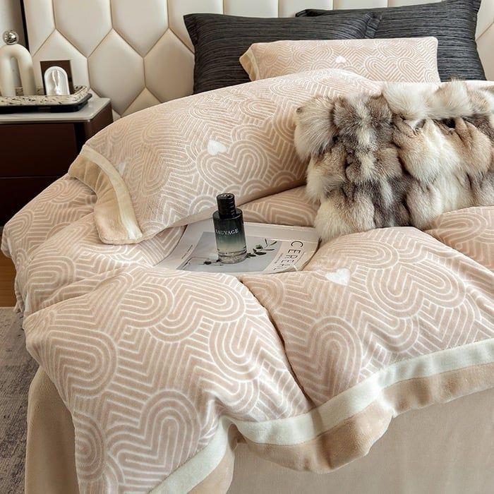 Milk Velvet Lovewe 220gram | 4Pcs Cover Premium Bedding Set | ID LOWE4PCSVMILK220GR12COLORM6