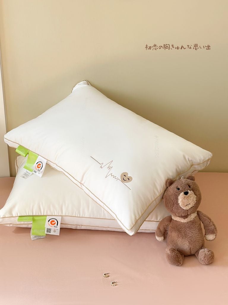 RUỘT GỐI LÔNG VŨ NHÂN TẠO THÊU HỌA TIẾT NHỊP TIM GẤU SIZE 48*74CM