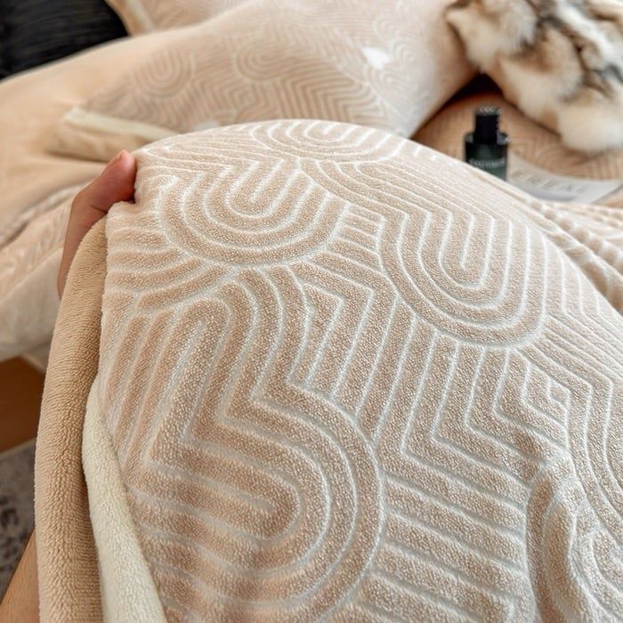 Milk Velvet Lovewe 220gram | 4Pcs Cover Premium Bedding Set | ID LOWE4PCSVMILK220GR12COLORM6