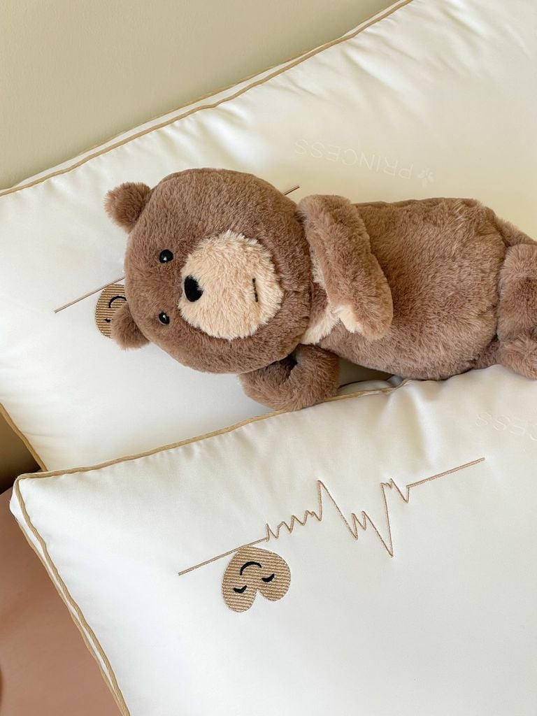 RUỘT GỐI LÔNG VŨ NHÂN TẠO THÊU HỌA TIẾT NHỊP TIM GẤU SIZE 48*74CM