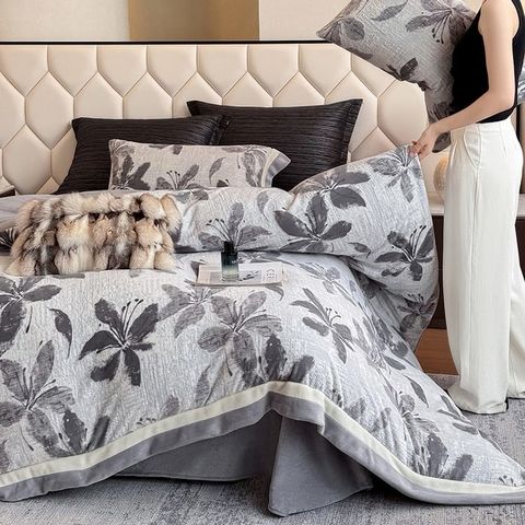 Milk Velvet Lovewe 220gram | 4Pcs Cover Premium Bedding Set | ID LOWE4PCSVMILK220GR12COLORM7