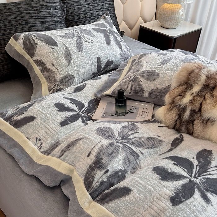 Milk Velvet Lovewe 220gram | 4Pcs Cover Premium Bedding Set | ID LOWE4PCSVMILK220GR12COLORM7