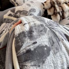 Milk Velvet Lovewe 220gram | 4Pcs Cover Premium Bedding Set | ID LOWE4PCSVMILK220GR12COLORM7