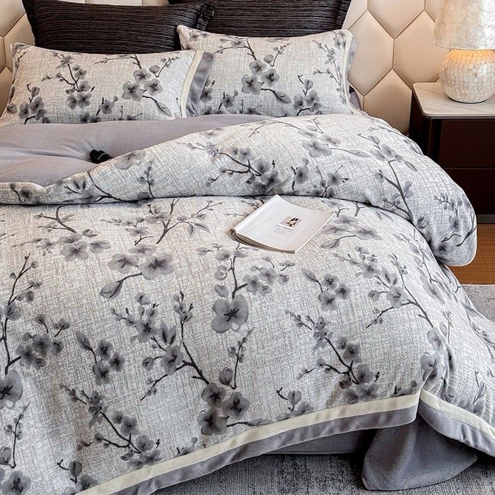 Milk Velvet Lovewe 220gram | 4Pcs Cover Premium Bedding Set | ID LOWE4PCSVMILK220GR12COLORM8