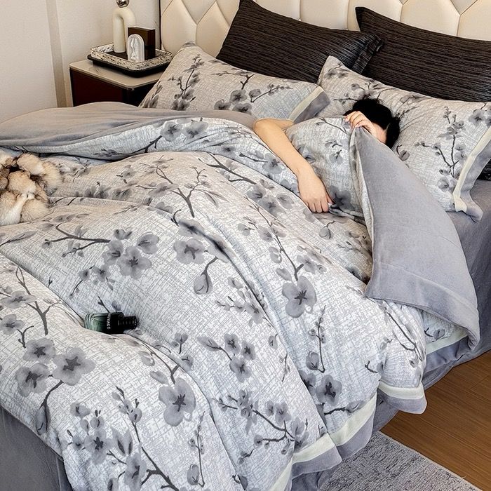 Milk Velvet Lovewe 220gram | 4Pcs Cover Premium Bedding Set | ID LOWE4PCSVMILK220GR12COLORM8