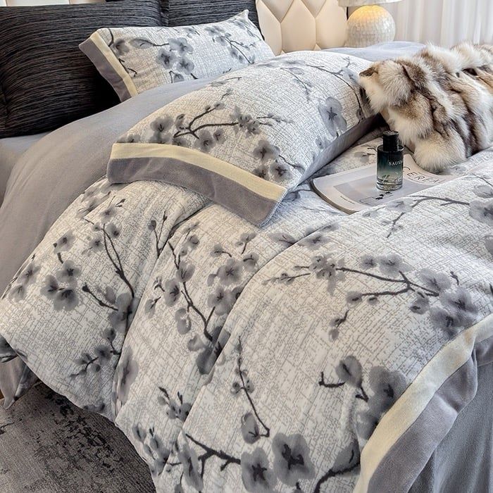 Milk Velvet Lovewe 220gram | 4Pcs Cover Premium Bedding Set | ID LOWE4PCSVMILK220GR12COLORM8