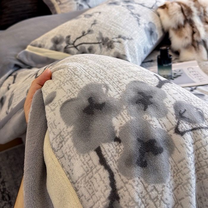 Milk Velvet Lovewe 220gram | 4Pcs Cover Premium Bedding Set | ID LOWE4PCSVMILK220GR12COLORM8