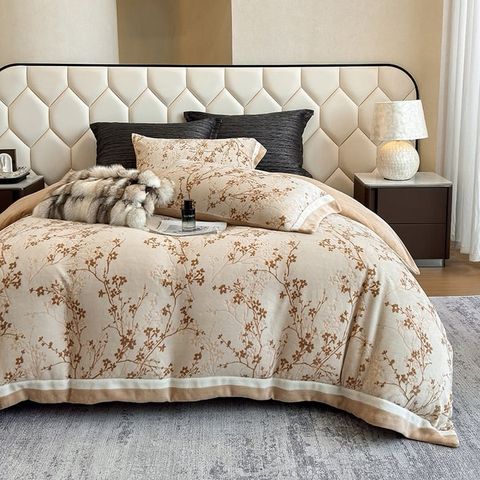 Milk Velvet Lovewe 220gram | 4Pcs Cover Premium Bedding Set | ID LOWE4PCSVMILK220GR12COLORM9