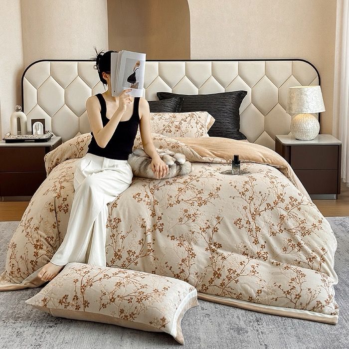 Milk Velvet Lovewe 220gram | 4Pcs Cover Premium Bedding Set | ID LOWE4PCSVMILK220GR12COLORM9