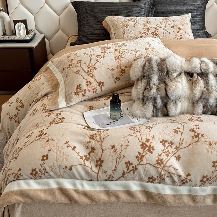 Milk Velvet Lovewe 220gram | 4Pcs Cover Premium Bedding Set | ID LOWE4PCSVMILK220GR12COLORM9