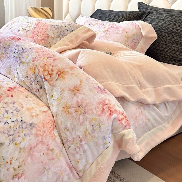 Milk Velvet Lovewe 220gram | 4Pcs Cover Premium Bedding Set | ID LOWE4PCSVMILK220GR12COLORM10