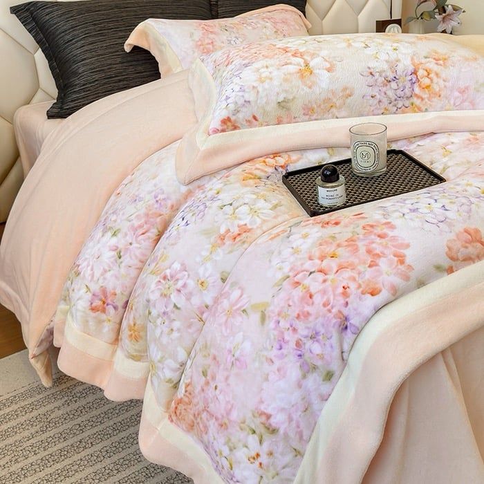 Milk Velvet Lovewe 220gram | 4Pcs Cover Premium Bedding Set | ID LOWE4PCSVMILK220GR12COLORM10
