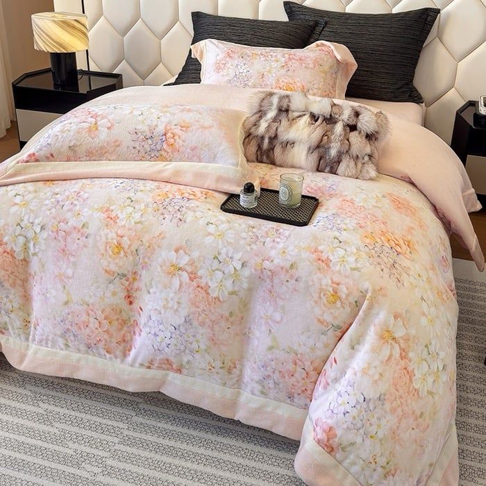 Milk Velvet Lovewe 220gram | 4Pcs Cover Premium Bedding Set | ID LOWE4PCSVMILK220GR12COLORM10