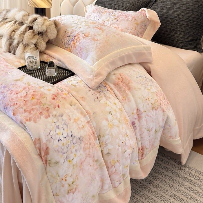 Milk Velvet Lovewe 220gram | 4Pcs Cover Premium Bedding Set | ID LOWE4PCSVMILK220GR12COLORM10