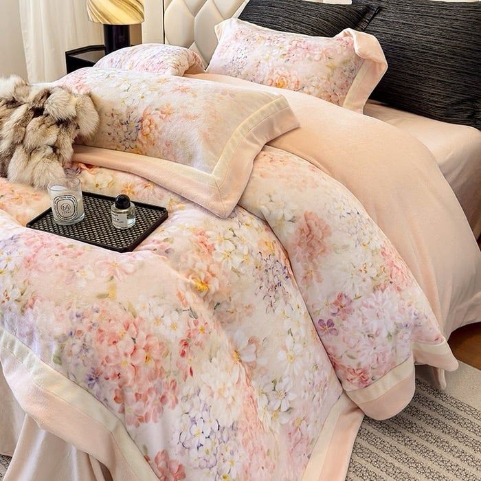 Milk Velvet Lovewe 220gram | 4Pcs Cover Premium Bedding Set | ID LOWE4PCSVMILK220GR12COLORM10