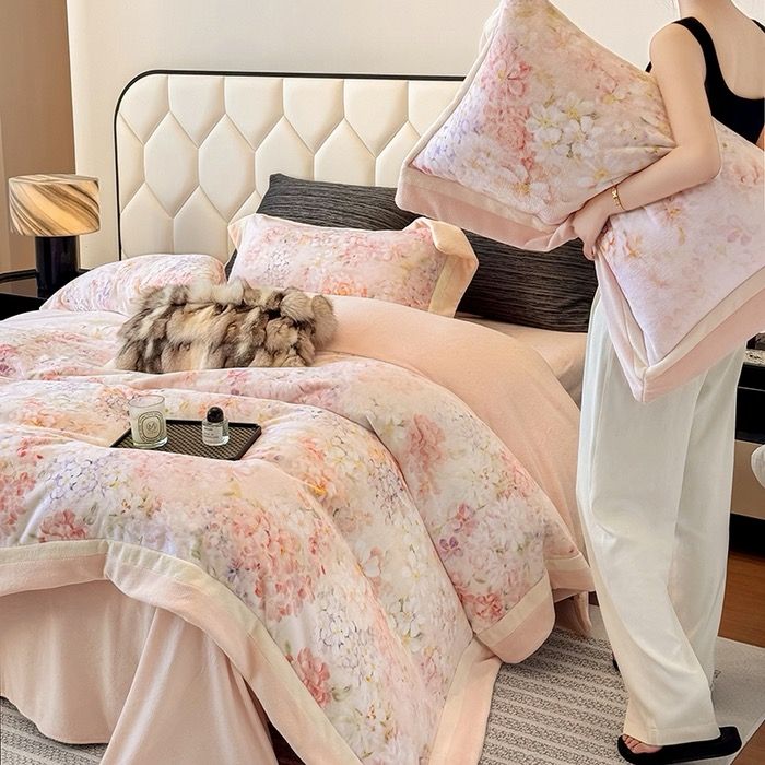 Milk Velvet Lovewe 220gram | 4Pcs Cover Premium Bedding Set | ID LOWE4PCSVMILK220GR12COLORM10