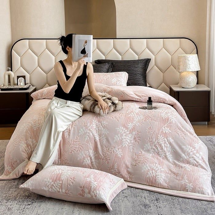 Milk Velvet Lovewe 220gram | 4Pcs Cover Premium Bedding Set | ID LOWE4PCSVMILK220GR12COLORM11