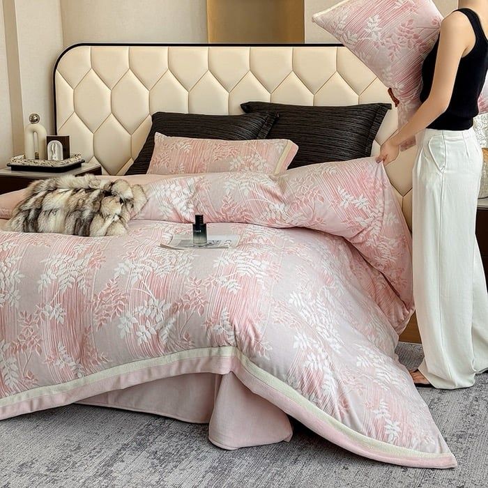 Milk Velvet Lovewe 220gram | 4Pcs Cover Premium Bedding Set | ID LOWE4PCSVMILK220GR12COLORM11