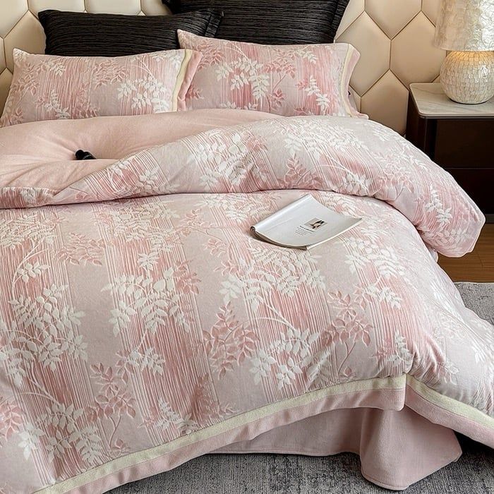 Milk Velvet Lovewe 220gram | 4Pcs Cover Premium Bedding Set | ID LOWE4PCSVMILK220GR12COLORM11