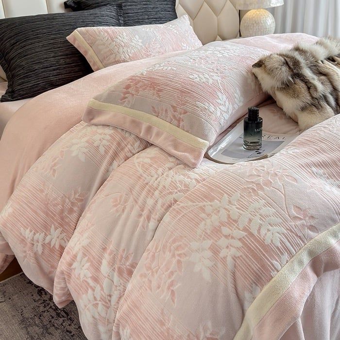 Milk Velvet Lovewe 220gram | 4Pcs Cover Premium Bedding Set | ID LOWE4PCSVMILK220GR12COLORM11