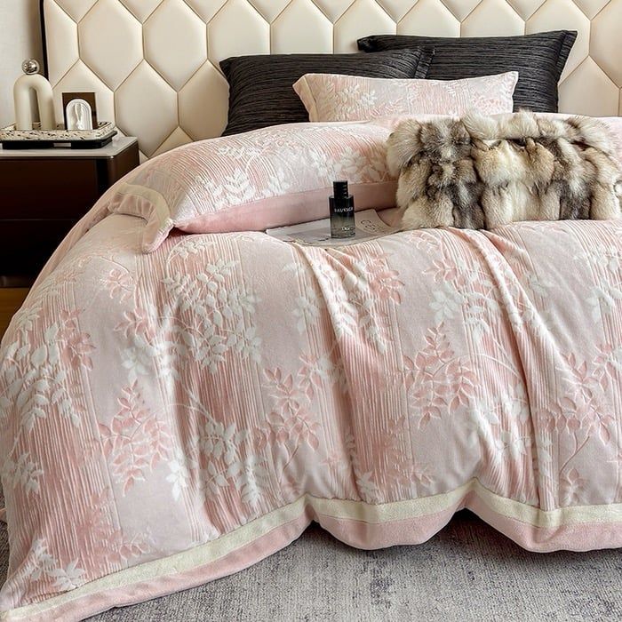 Milk Velvet Lovewe 220gram | 4Pcs Cover Premium Bedding Set | ID LOWE4PCSVMILK220GR12COLORM11