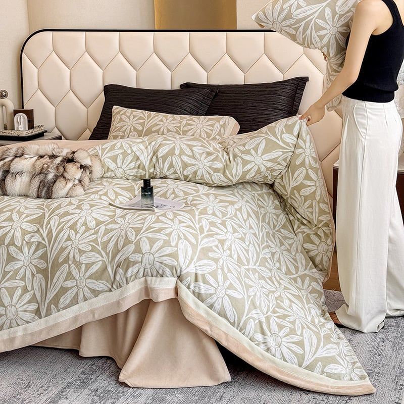 Milk Velvet Lovewe 220gram | 4Pcs Cover Premium Bedding Set | ID LOWE4PCSVMILK220GR12COLORM12