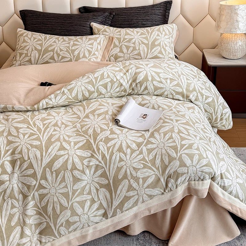 Milk Velvet Lovewe 220gram | 4Pcs Cover Premium Bedding Set | ID LOWE4PCSVMILK220GR12COLORM12