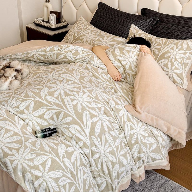 Milk Velvet Lovewe 220gram | 4Pcs Cover Premium Bedding Set | ID LOWE4PCSVMILK220GR12COLORM12