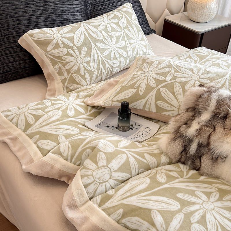 Milk Velvet Lovewe 220gram | 4Pcs Cover Premium Bedding Set | ID LOWE4PCSVMILK220GR12COLORM12