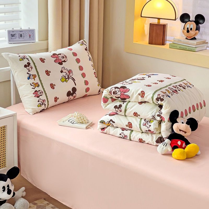 4Pcs Cotton Disney Beddingset Case Disneyland World with Mushrooms and Strawberries
