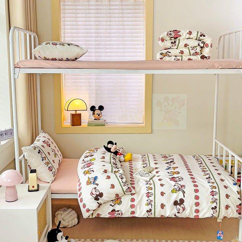 4Pcs Cotton Disney Beddingset Case Disneyland World with Mushrooms and Strawberries