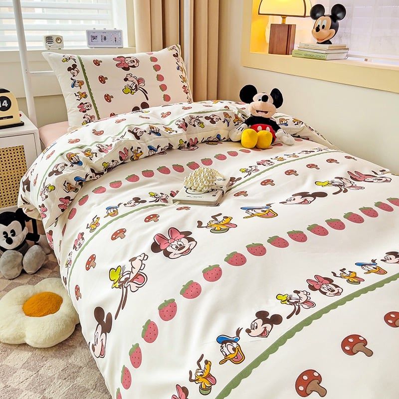 4Pcs Cotton Disney Beddingset Case Disneyland World with Mushrooms and Strawberries