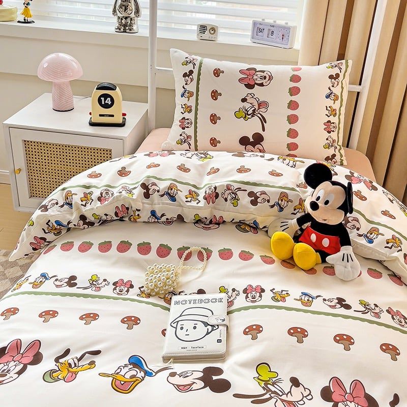 4Pcs Cotton Disney Beddingset Case Disneyland World with Mushrooms and Strawberries