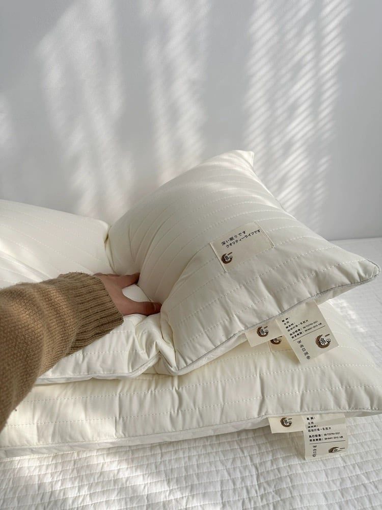 RUỘT GỐI LÔNG VŨ NHÂN TẠO CHẦN LATEX JAPAN SIZE 48*74CM