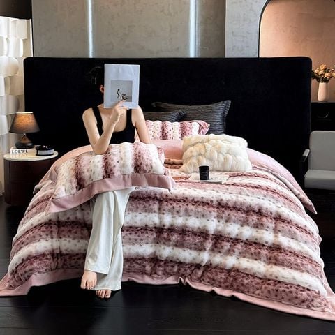 Winter New Arrival Lovewe | 4Pcs Cover Luxury Bed Set Velvet Milk 380gram | ID04 Color Pink Leopard Pattern