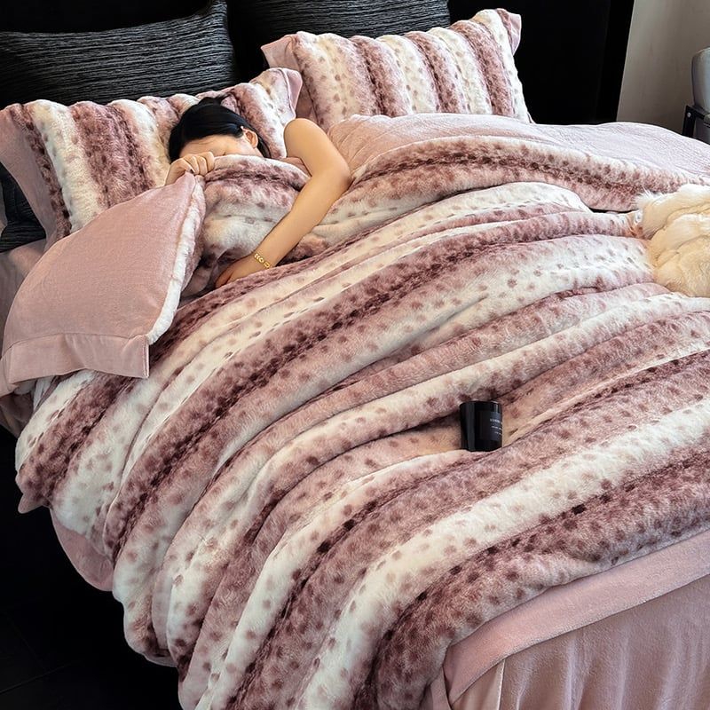 Winter New Arrival Lovewe | 4Pcs Cover Luxury Bed Set Velvet Milk 380gram | ID04 Color Pink Leopard Pattern