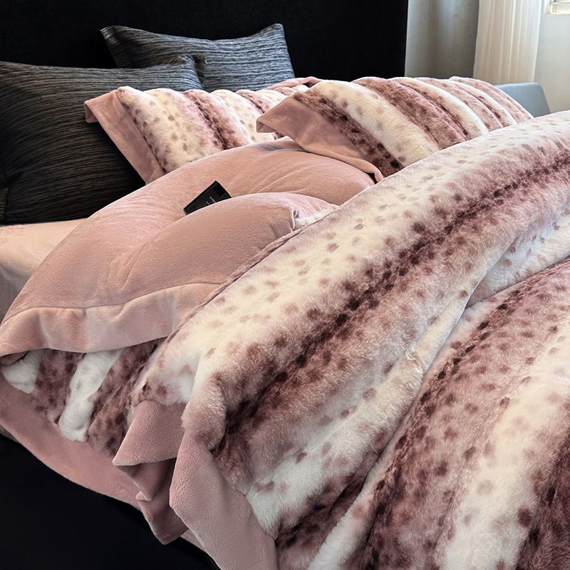 Winter New Arrival Lovewe | 4Pcs Cover Luxury Bed Set Velvet Milk 380gram | ID04 Color Pink Leopard Pattern