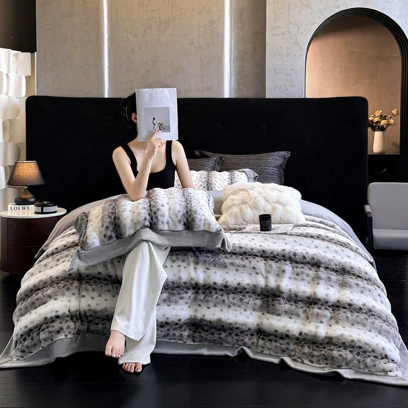 Winter New Arrival Lovewe | 4Pcs Cover Luxury Bed Set Velvet Milk 380gram | ID05 Color LightGray Leopard Pattern