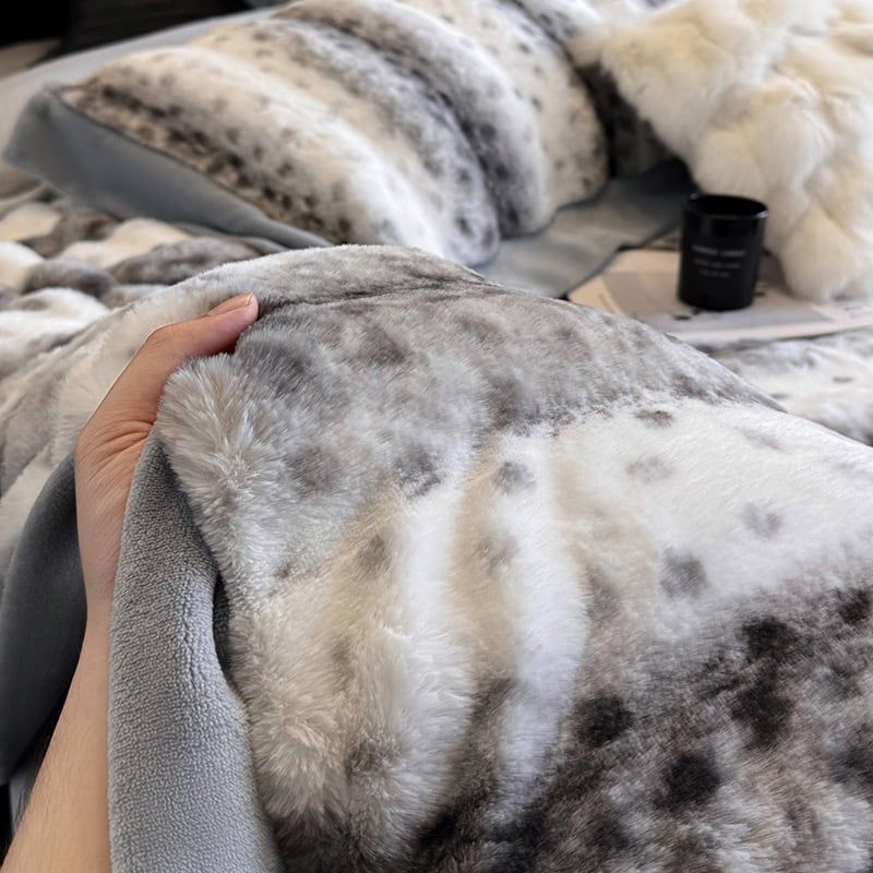 Winter New Arrival Lovewe | 4Pcs Cover Luxury Bed Set Velvet Milk 380gram | ID05 Color LightGray Leopard Pattern