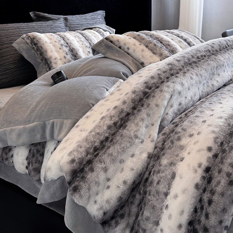 Winter New Arrival Lovewe | 4Pcs Cover Luxury Bed Set Velvet Milk 380gram | ID05 Color LightGray Leopard Pattern