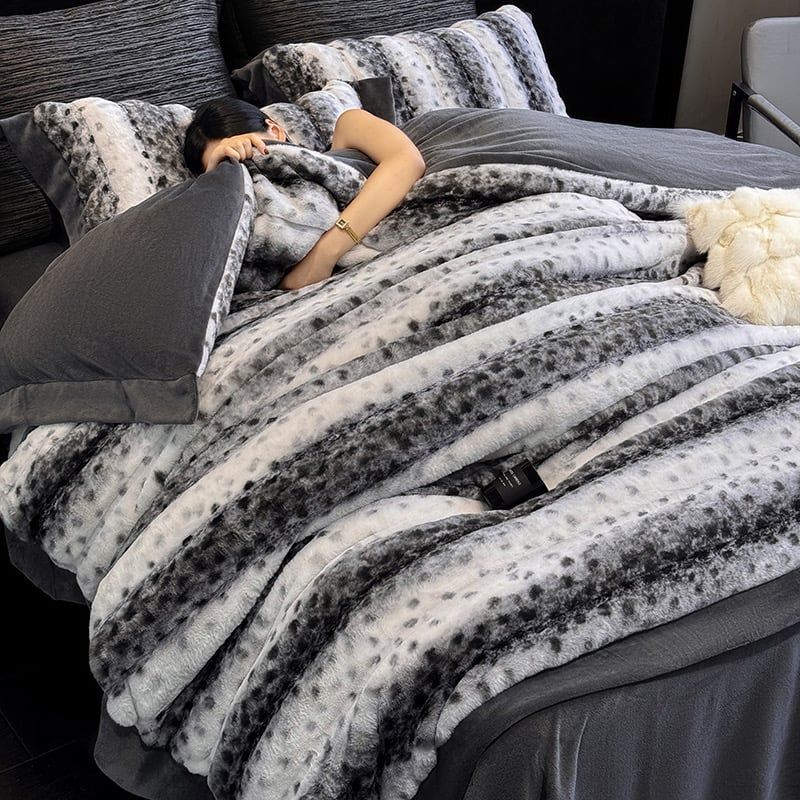 Winter New Arrival Lovewe | 4Pcs Cover Luxury Bed Set Velvet Milk 380gram | ID07 Color LightGray Leopard Pattern