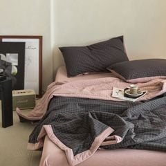 BCG CHẦN HÈ COTTON ĐŨI NHẬT NOORDIC KẺ Ô ĐEN MIX HỒNG MANG ĐẾN TRẢI NGHIỆM ĐÚNG CHẤT PHÒNG NGỦ NHẬT BẢN