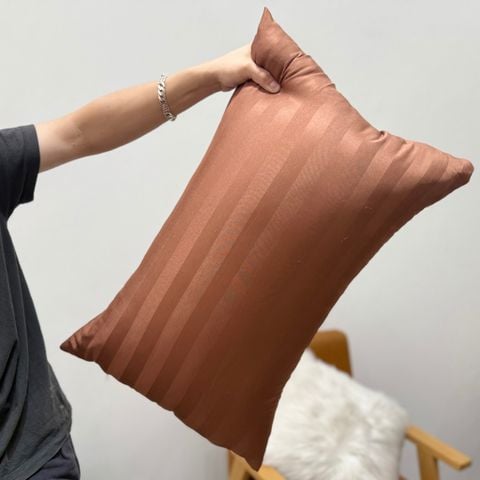 Nhân bản từ Ruột Gối Bông Đậu Cotton Đũi của nhà MARK HOME size 48*74cm Sọc Nâu