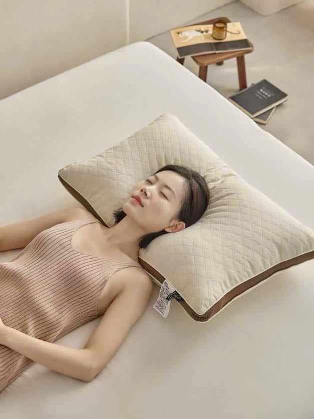 RUỘT GỐI LỤA TRẦN TRÁM VIỀN NÂNG KÉP BÔNG LÔNG VŨ NHÂN TẠO SIZE 48*74CM