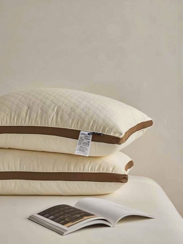 RUỘT GỐI LỤA TRẦN TRÁM VIỀN NÂNG KÉP BÔNG LÔNG VŨ NHÂN TẠO SIZE 48*74CM