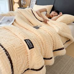 Home Text Wool Blanket | Chăn lông cừu dệt nổi 3D 1,6kg | Mầu Lông Gà Con Pastel Chick Yellow