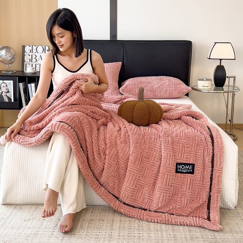 Home Text Wool Blanket Chăn lông cừu dệt nổi 3D 1,6kg | Deep Pink Hồng Đậm